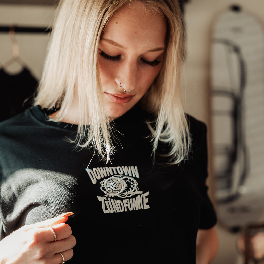 T-Shirt - Downtown x Zündfunke Wachtmeister Schwarz