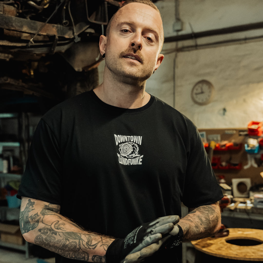 T-Shirt - Downtown x Zündfunke Wachtmeister Schwarz